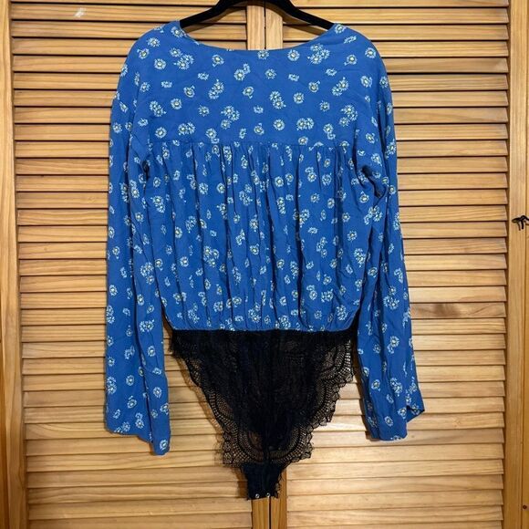 Free People Floral Tie Front Bodysuit size small - Picture 5 of 7